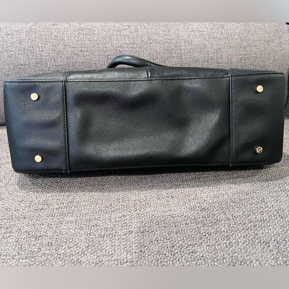 Authentic Tory Burch Large Saffiano Leather Tote - Picture 4 of 15